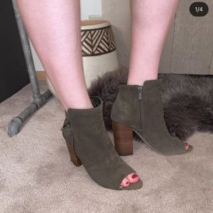 Jessica Simpson hunter green block heels size 8.5